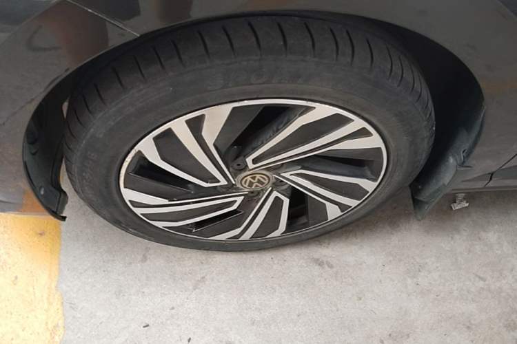 Used Volkswagen Sagitar 2021 280TSI DSG Excellence Edition Left Front Wheel Hub