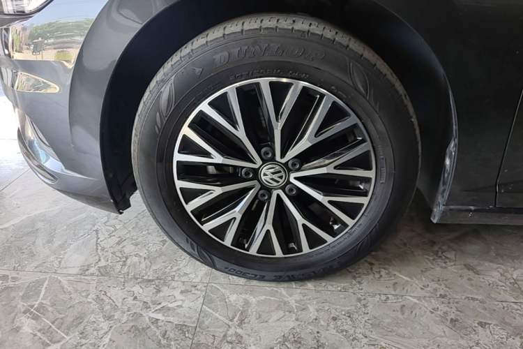 Used Volkswagen Sagitar 2021 200TSI DSG Comfort Connect Edition Left Front Wheel Hub