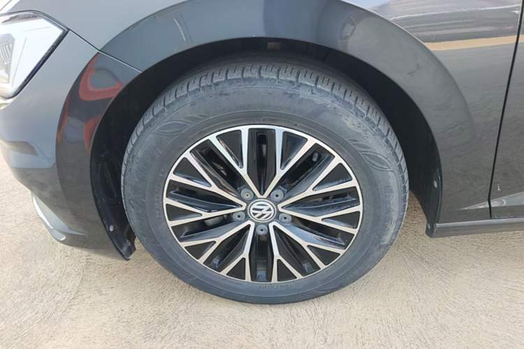 Used Volkswagen Sagitar 2021 280TSI DSG Comfort Connect Edition Left Front Wheel Hub