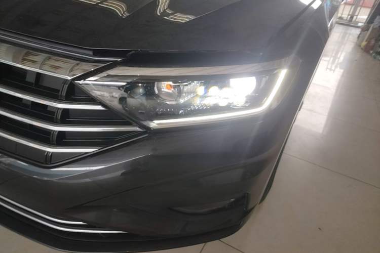 Used Volkswagen Sagitar 2021 280TSI DSG Comfort Connect Edition Left Front Wheel Hub
