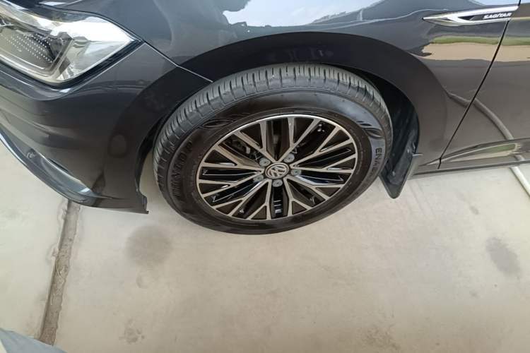 Used Volkswagen Sagitar 2021 280TSI DSG Comfort Connect Edition Left Front Wheel Hub