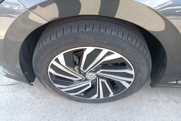 Used Volkswagen Sagitar 2021 280TSI DSG Excellence Edition Left Front Wheel Hub