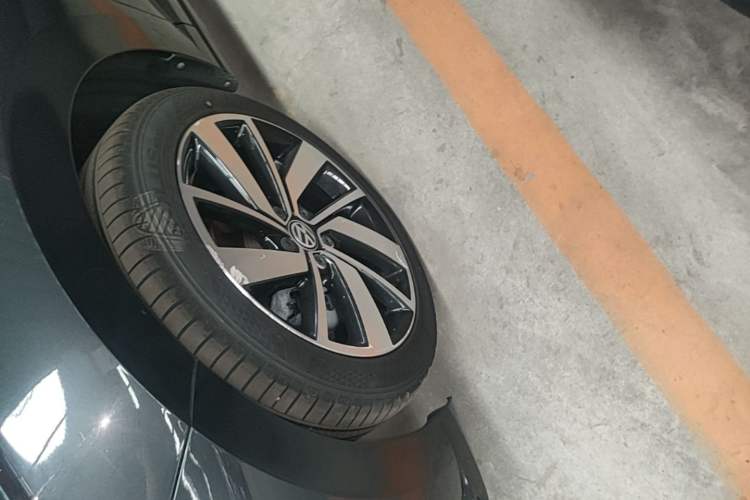 Used Volkswagen Sagitar 2021 280TSI DSG Excellence Edition Left Front Wheel Hub