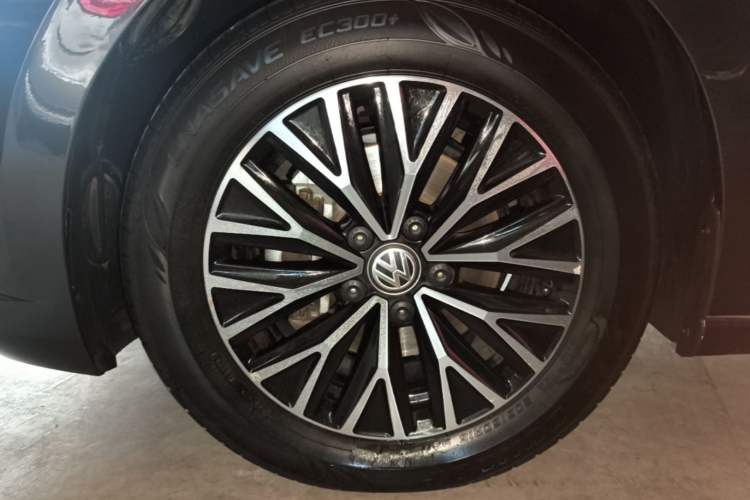 Used Volkswagen Sagitar 2021 280TSI DSG Comfort Connect Edition Left Front Wheel Hub
