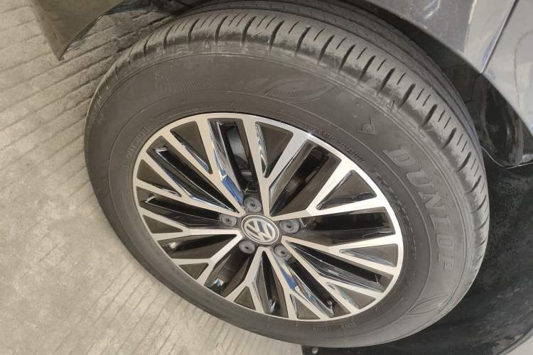 Used Volkswagen Sagitar 2021 280TSI DSG Comfort Connect Edition Left Front Wheel Hub
