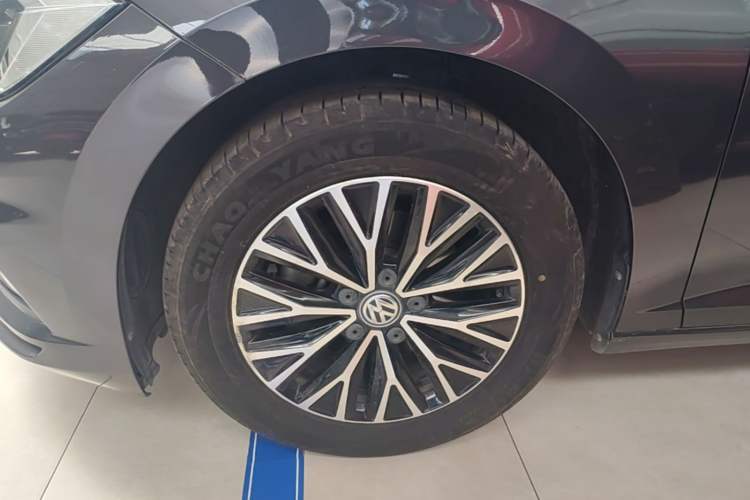Used Volkswagen Sagitar 2021 280TSI DSG Comfort Connect Edition Left Front Wheel Hub