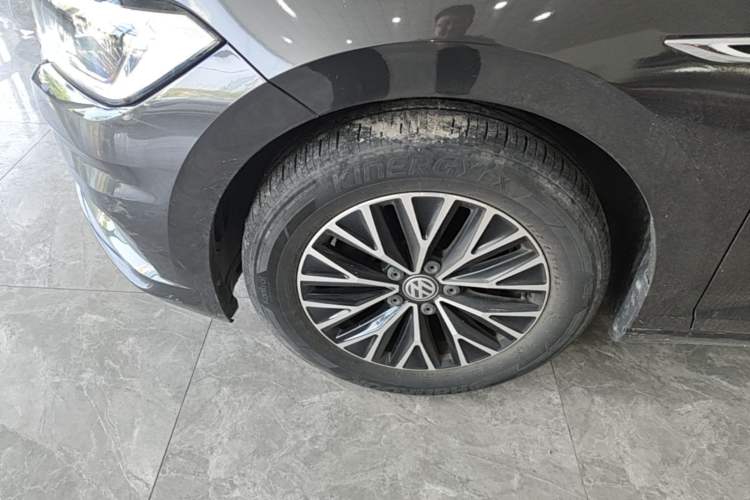 Used Volkswagen Sagitar 2021 280TSI DSG Excellence Edition Left Front Wheel Hub