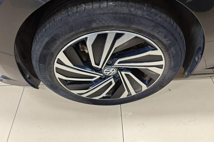 Used Volkswagen Sagitar 2021 280TSI DSG Excellence Edition Left Front Wheel Hub
