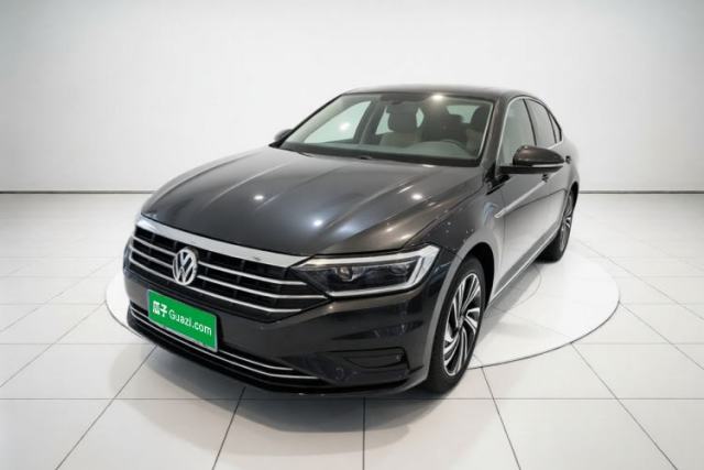 Ojetý Volkswagen Sagitar 2021 200TSI DSG Excellence Edition