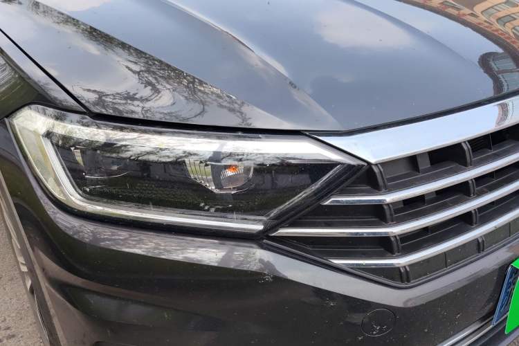 Used Volkswagen Sagitar 2021 280TSI DSG 30th Anniversary Edition Right Front Headlight