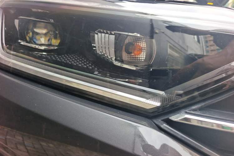 Used Volkswagen Sagitar 2021 280TSI DSG Comfort Connect Edition Right Front Headlight