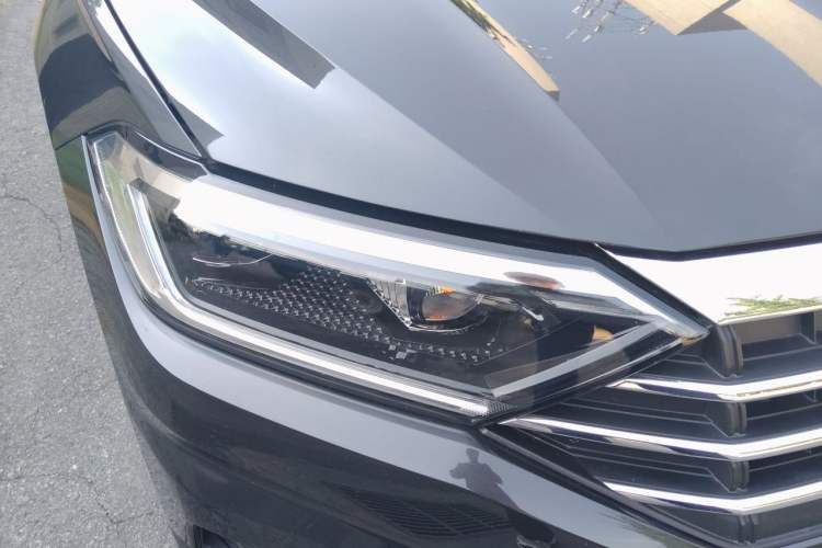 Used Volkswagen Sagitar 2021 280TSI DSG Luxury Smart Connectivity Edition Right Front Headlight