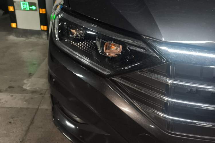 Used Volkswagen Sagitar 2021 280TSI DSG Excellence Edition Right Front Headlight