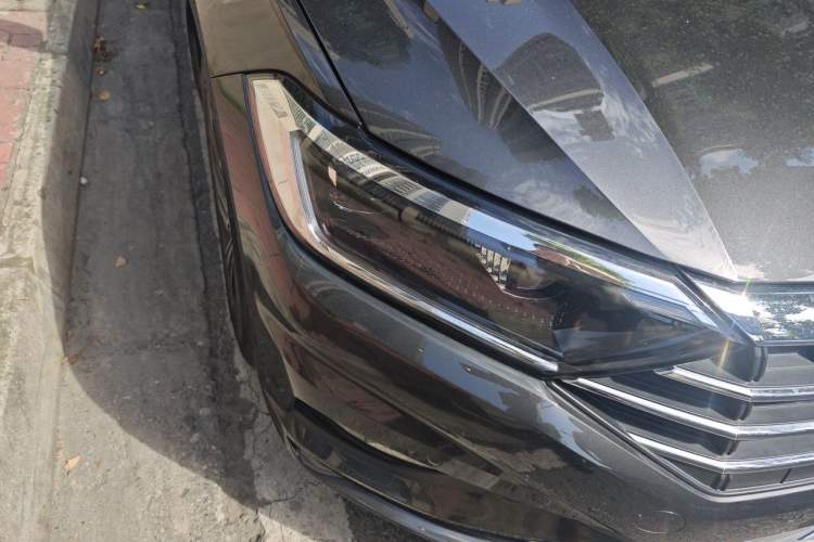 Used Volkswagen Sagitar 2021 280TSI DSG Luxury Smart Connectivity Edition Right Front Headlight