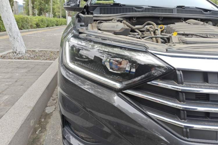 Used Volkswagen Sagitar 2021 200TSI DSG Comfort Connect Edition Right Front Headlight