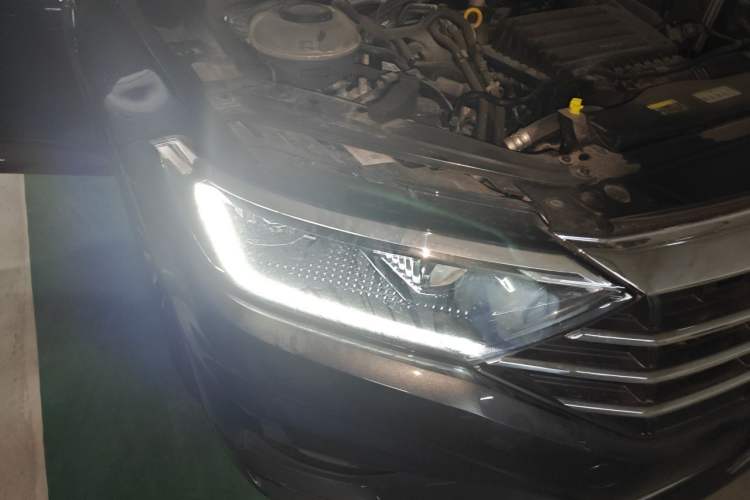 Used Volkswagen Sagitar 2021 280TSI DSG Comfort Connect Edition Right Front Headlight