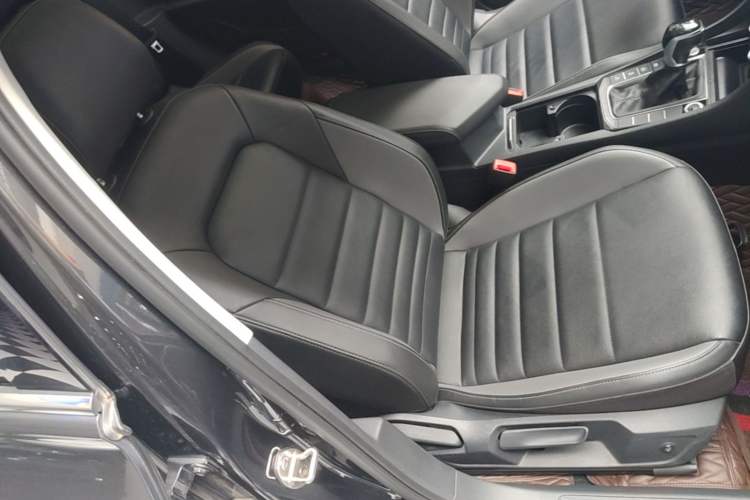 Used Volkswagen Sagitar 2021 280TSI DSG Excellence Edition Right Front Seat