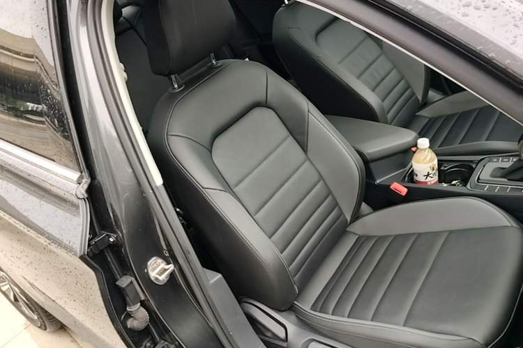 Used Volkswagen Sagitar 2021 280TSI DSG Excellence Edition Right Front Seat