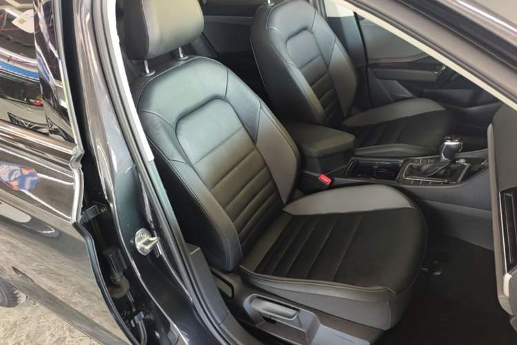 Used Volkswagen Sagitar 2021 200TSI DSG Comfort Connect Edition Right Front Seat