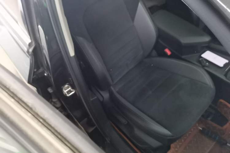Used Volkswagen Sagitar 2021 280TSI DSG Excellence Edition Right Front Seat