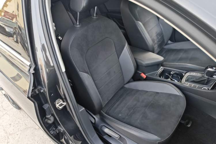 Used Volkswagen Sagitar 2021 280TSI DSG Excellence Edition Right Front Seat