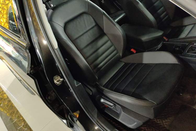 Used Volkswagen Sagitar 2021 200TSI DSG Excellence Edition Right Front Seat