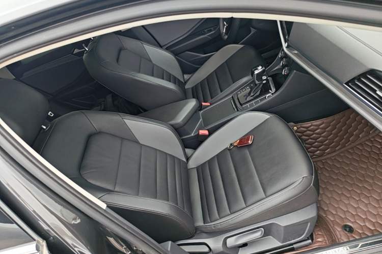 Used Volkswagen Sagitar 2021 280TSI DSG Comfort Connect Edition Right Front Seat