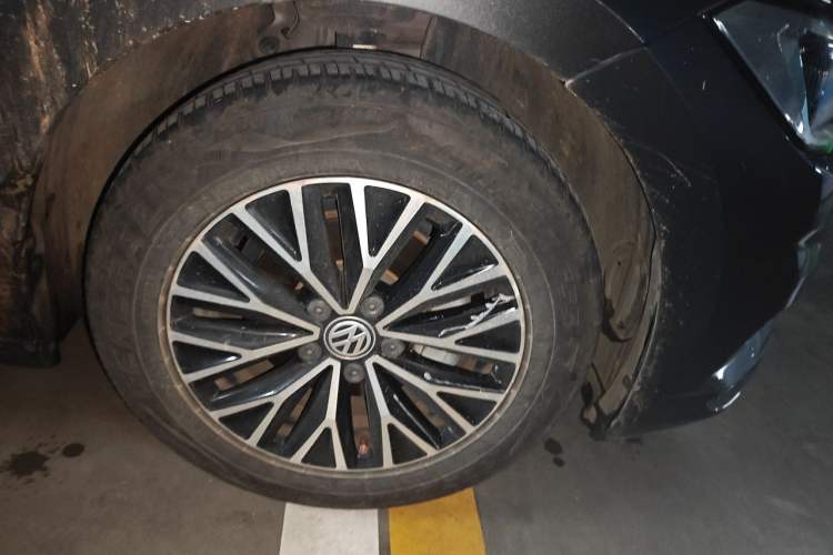 Used Volkswagen Sagitar 2021 280TSI DSG Comfort Connect Edition Right Front Wheel Hub