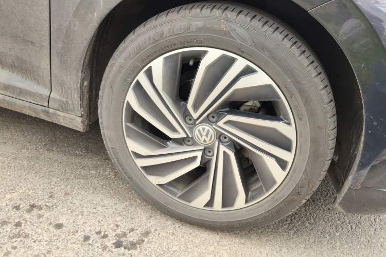 Used Volkswagen Sagitar 2021 280TSI DSG 30th Anniversary Edition Right Front Wheel Hub