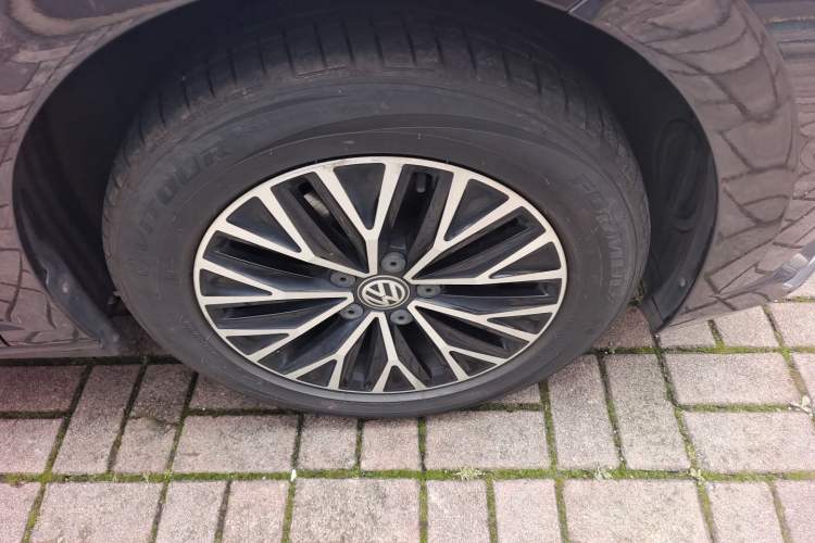 Used Volkswagen Sagitar 2021 280TSI DSG Comfort Connect Edition Right Front Wheel Hub