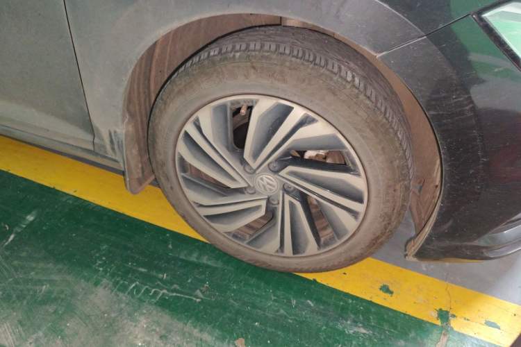 Used Volkswagen Sagitar 2021 280TSI DSG Excellence Edition Right Front Wheel Hub