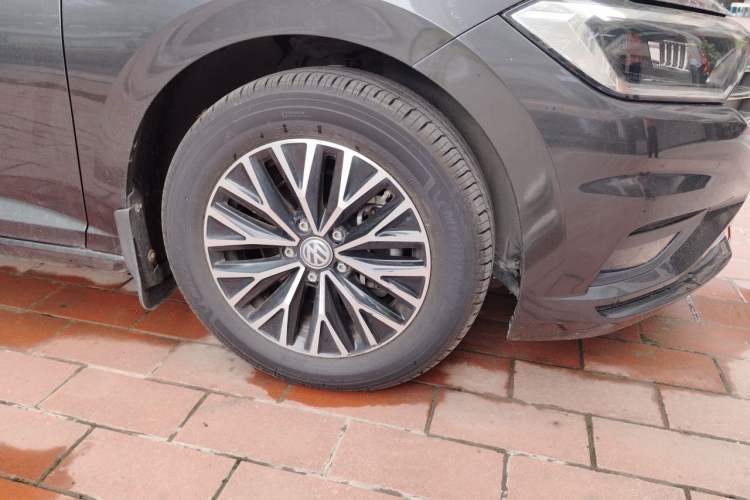 Used Volkswagen Sagitar 2021 280TSI DSG Comfort Connect Edition Right Front Wheel Hub