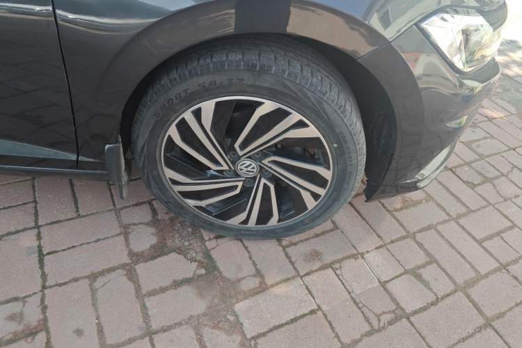 Used Volkswagen Sagitar 2021 280TSI DSG Excellence Edition Right Front Wheel Hub