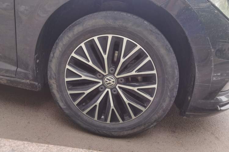 Used Volkswagen Sagitar 2021 200TSI DSG Comfort Connect Edition Right Front Wheel Hub