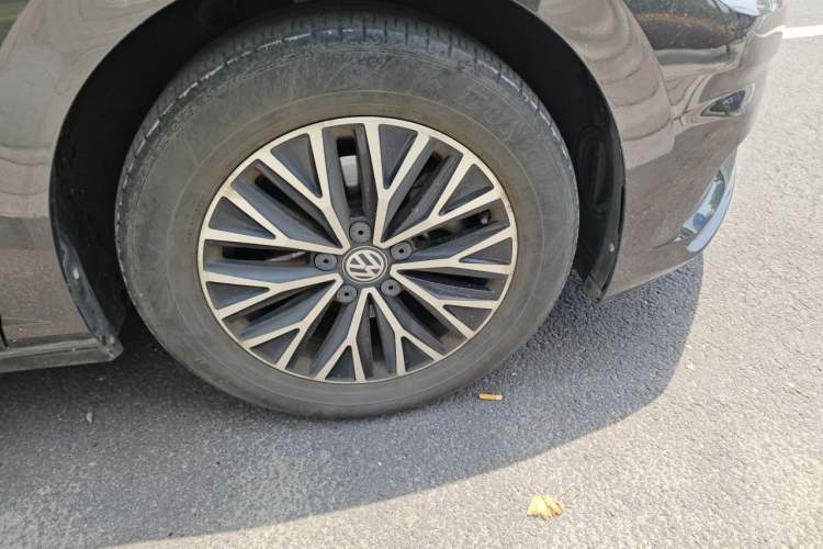 Used Volkswagen Sagitar 2021 280TSI DSG Comfort Connect Edition Right Front Wheel Hub