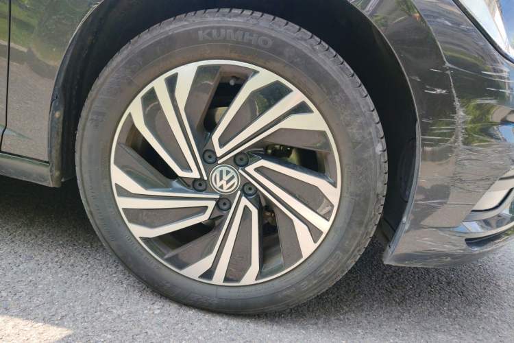 Used Volkswagen Sagitar 2021 280TSI DSG Excellence Edition Right Front Wheel Hub