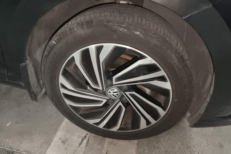 Used Volkswagen Sagitar 2021 280TSI DSG Excellence Edition Right Front Wheel Hub