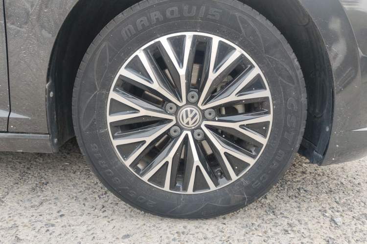 Used Volkswagen Sagitar 2021 200TSI DSG Comfort Connect Edition Right Front Wheel Hub