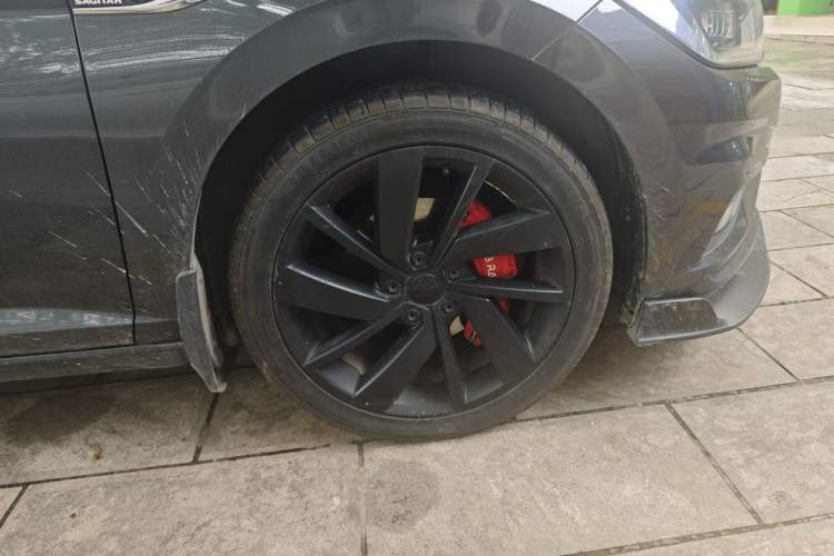 Used Volkswagen Sagitar 2021 280TSI DSG Excellence Edition Right Front Wheel Hub