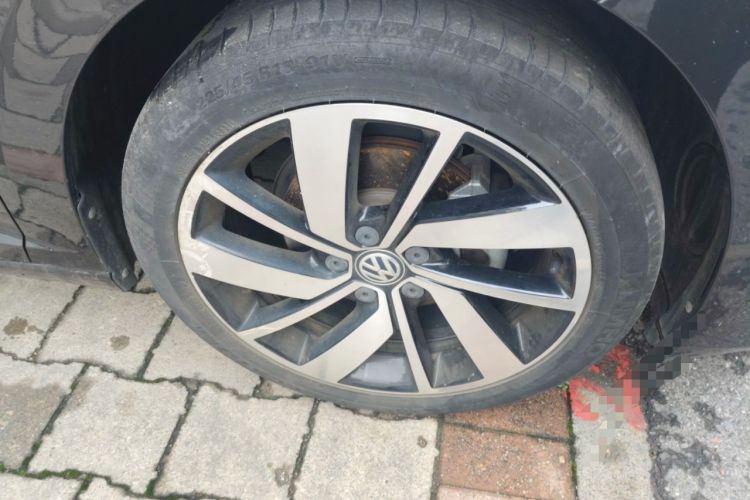 Used Volkswagen Sagitar 2021 280TSI DSG Excellence Edition Right Front Wheel Hub