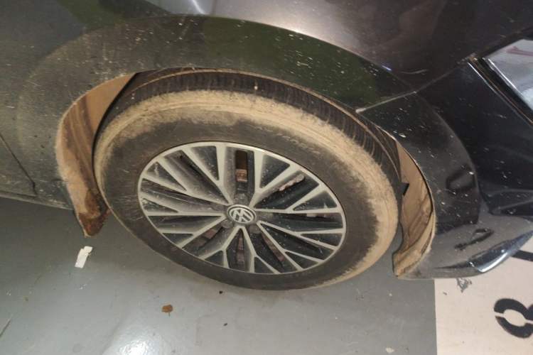 Used Volkswagen Sagitar 2021 200TSI DSG Comfort Connect Edition Right Front Wheel Hub