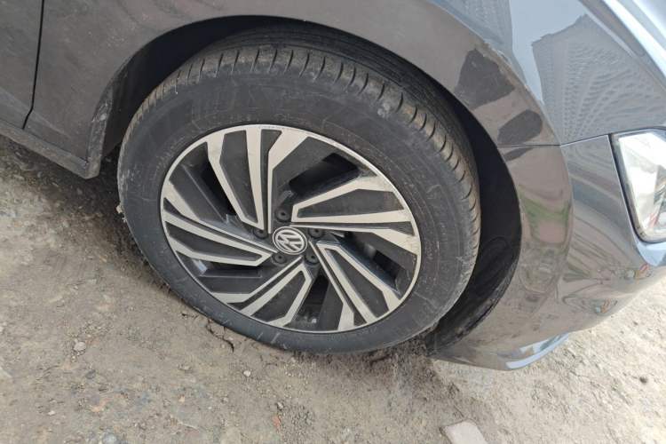 Used Volkswagen Sagitar 2021 280TSI DSG Excellence Edition Right Front Wheel Hub