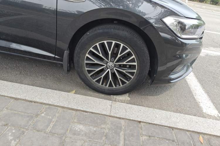 Used Volkswagen Sagitar 2021 200TSI DSG Comfort Connect Edition Right Front Wheel Hub