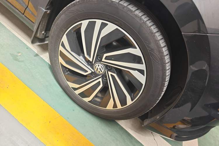 Used Volkswagen Sagitar 2021 280TSI DSG Excellence Edition Right Front Wheel Hub