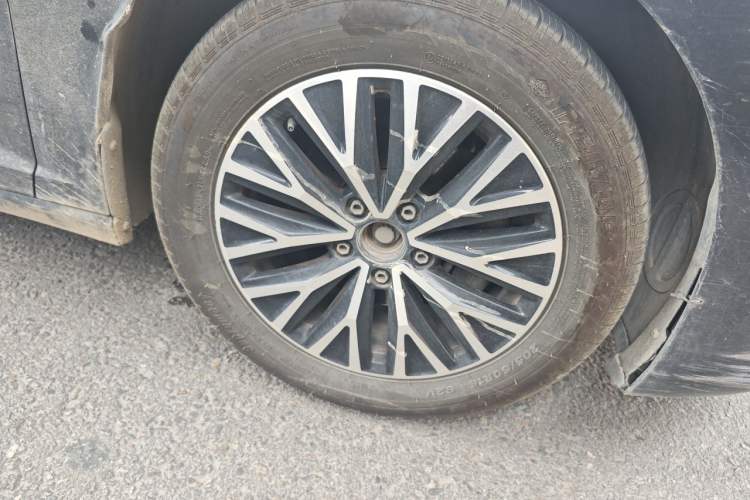 Used Volkswagen Sagitar 2021 200TSI DSG Comfort Connect Edition Right Front Wheel Hub