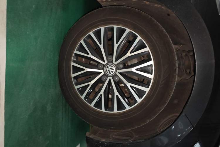 Used Volkswagen Sagitar 2021 280TSI DSG Comfort Connect Edition Right Front Wheel Hub