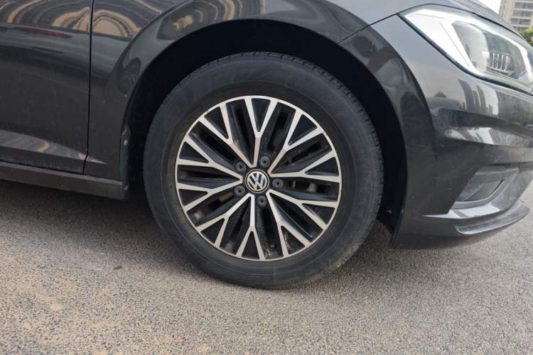 Used Volkswagen Sagitar 2021 280TSI DSG Comfort Connect Edition Right Front Wheel Hub