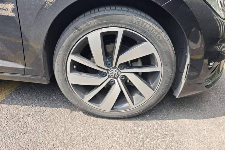 Used Volkswagen Sagitar 2021 280TSI DSG Excellence Edition Right Front Wheel Hub