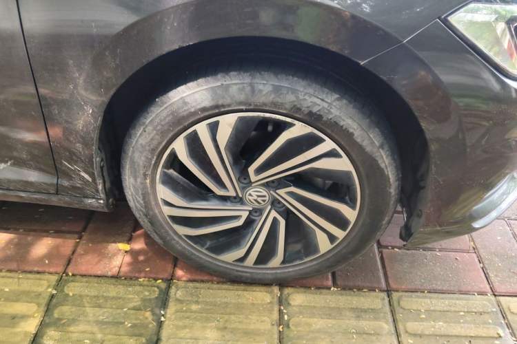 Used Volkswagen Sagitar 2021 280TSI DSG Excellence Edition Right Front Wheel Hub