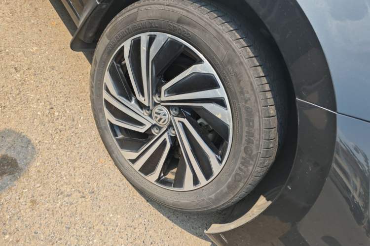 Used Volkswagen Sagitar 2021 280TSI DSG Excellence Edition Right Front Wheel Hub